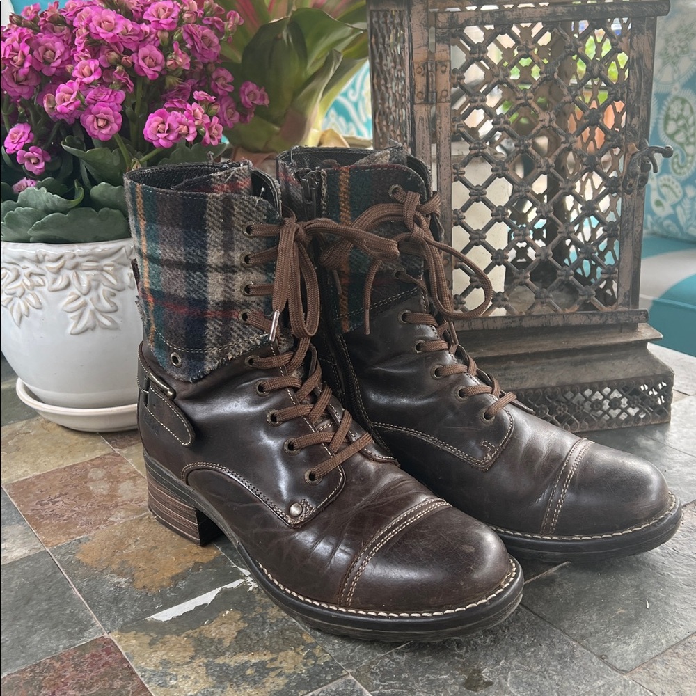 Taos Crave brown lace up boots 39